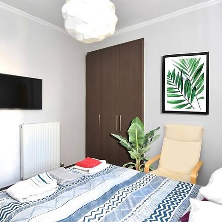 Modern Apartment In The Heart Of The City Лариса Экстерьер фото